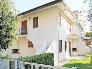 Apartment, 2 Bedrooms, Patio, Garden View | Bahagian luar