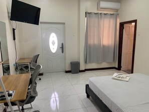 5 bedrooms, iron/ironing board, WiFi, bed sheets