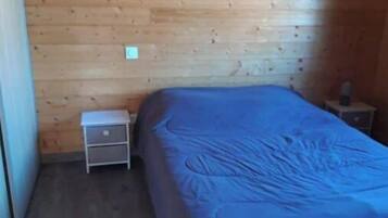 2 bedrooms, iron/ironing board, travel crib, free WiFi