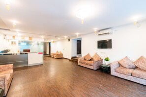 Reception - Treebo Spring Brooks, Kalyani Nagar (Pune)