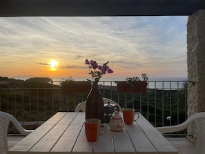 Dining - Isola Rossa Apartment With Breathtaking sea View (Trinità d'Agultu e Vignola)