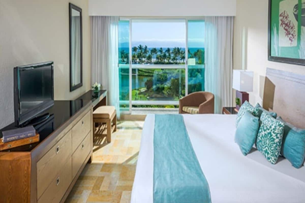 Family Suite, 2 Bedrooms | 2 bedrooms, in-room safe, blackout drapes, iron/ironing board