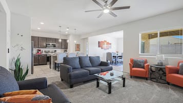 House, 3 Bedrooms | Dining