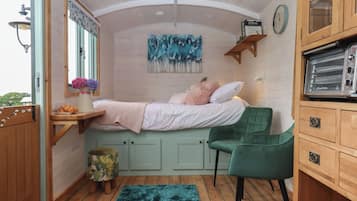 1 bedroom, individually decorated, individually furnished, free WiFi