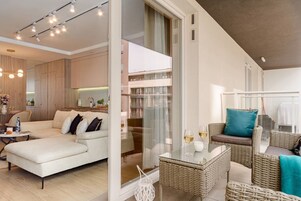 Exclusive Apartment | Terrace/patio