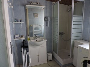 Dusche, Haartrockner, Bidet
