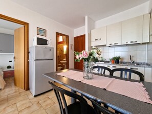 Apartment, 1 Schlafzimmer, Balkon, Meerblick | Innenbereich