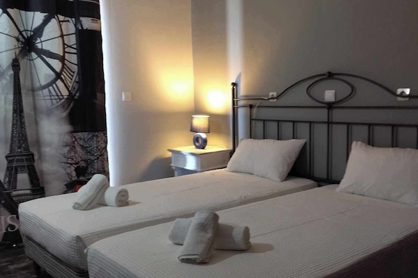 Caja de seguridad en la habitación, wifi gratis y ropa de cama