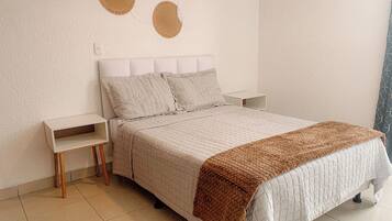 3 bedrooms, desk, iron/ironing board, free WiFi