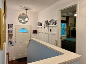 3 bedrooms, in-room safe, desk, free WiFi