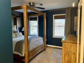 3 bedrooms, in-room safe, desk, free WiFi