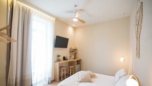 Unclassified image, 4 of 13, button - Sanders Bohemian - Cozy Studio w Shared Rooftop (Athens)