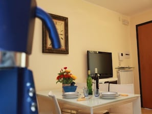 Appartement, 2 chambres, patio | Salle à manger