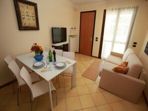 Dining room - Charming sea Front View Apartment-beahost Rentals (Rosolina)