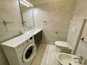 Appartement, 1 chambre, balcon, vue sur la piscine | Salle de bain