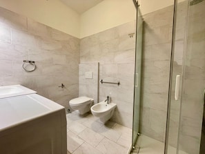 Appartement, 1 chambre, balcon, vue sur la piscine | Salle de bain