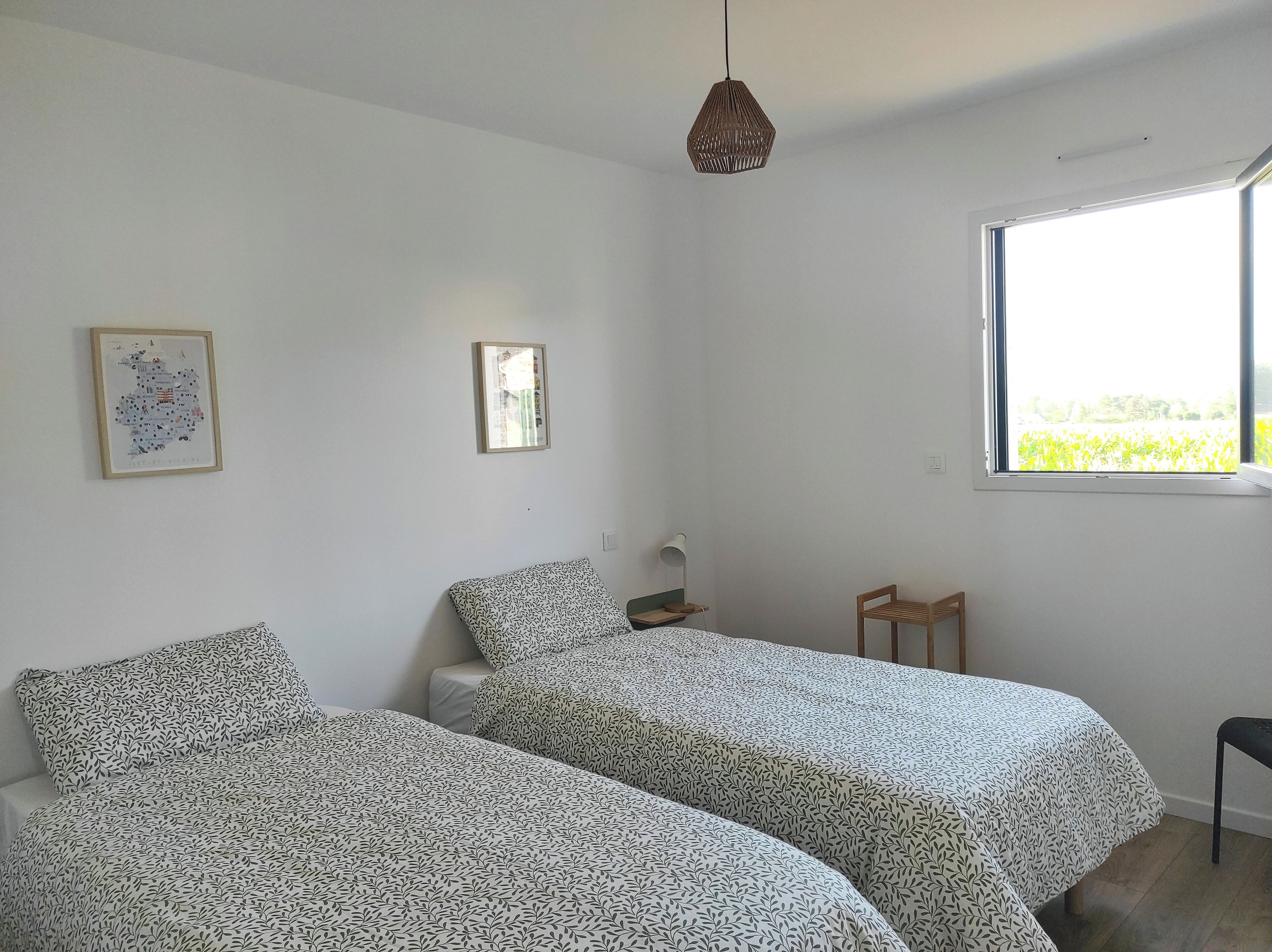 2 室のベッドルーム、旅行用ベビーベッド、WiFi (無料)、ベッドシーツ