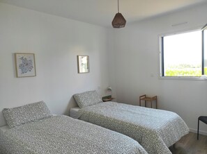 2 dormitorios, cuna de viaje, wifi gratis y ropa de cama