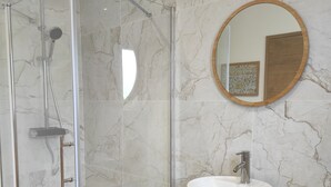 Hair dryer, towels, soap, toilet paper - Maison Neuve de Plain-pied (Pipriac)