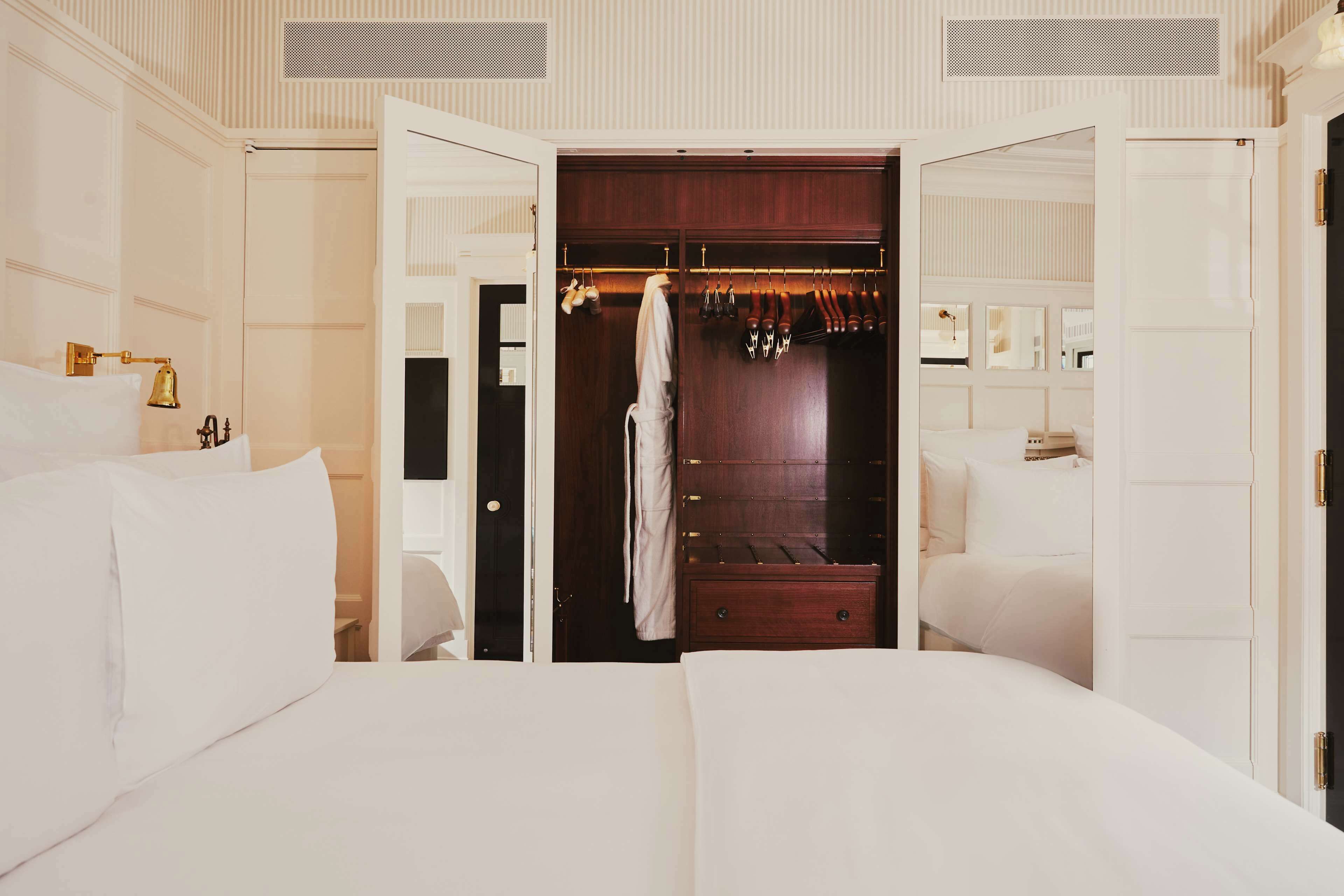 Room (Essentielle) | Room amenity