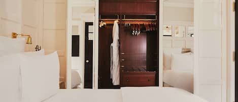 Room (Essentielle) | Room amenity