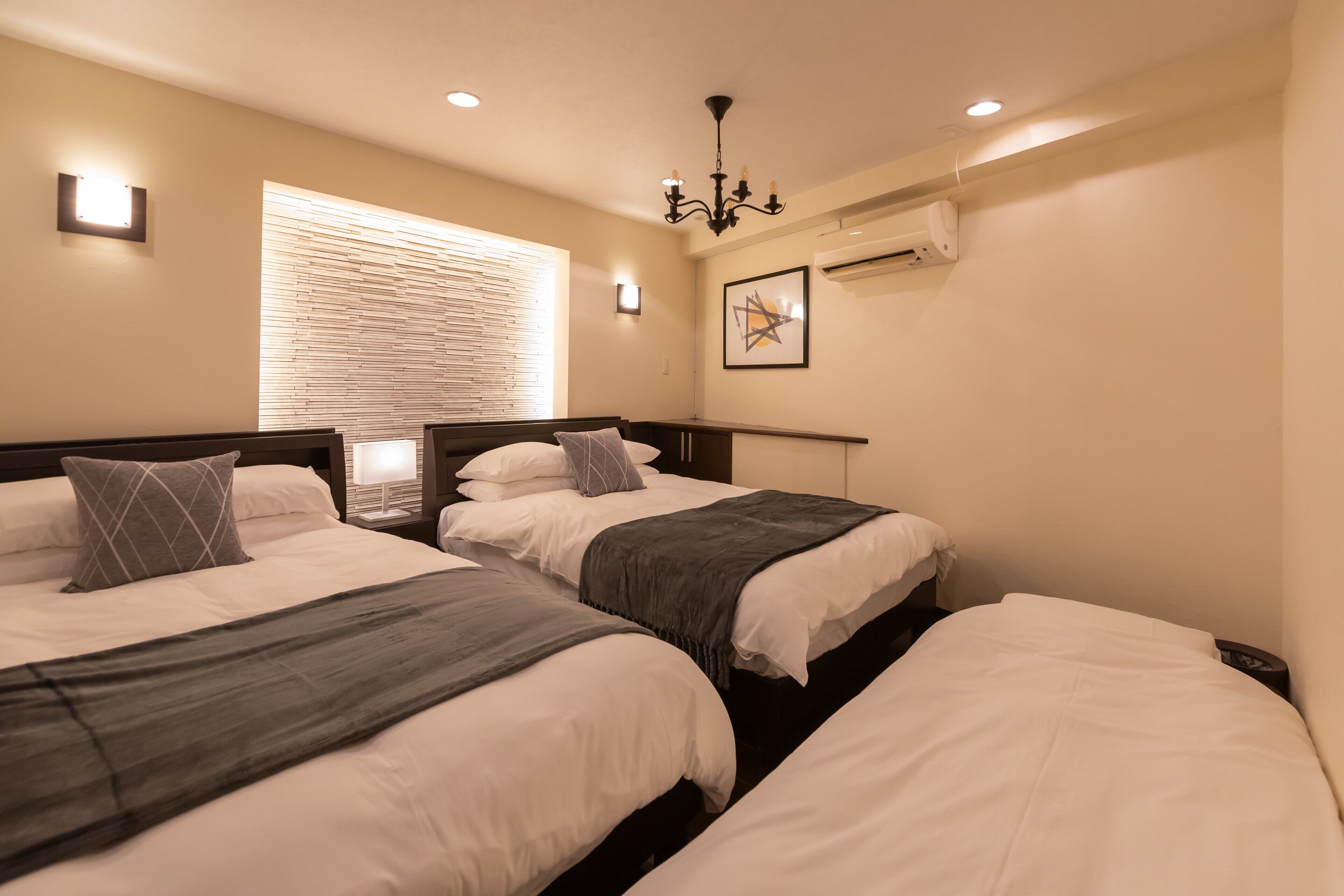 Deluxe House | Individually decorated, individually furnished, desk, blackout drapes