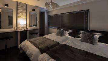 Deluxe House | Individually decorated, individually furnished, desk, blackout drapes