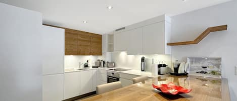 Fridge, oven, dishwasher, coffee/tea maker
