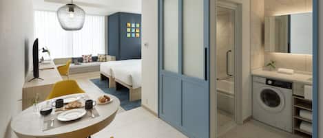 Caja de seguridad en la habitación y escritorio