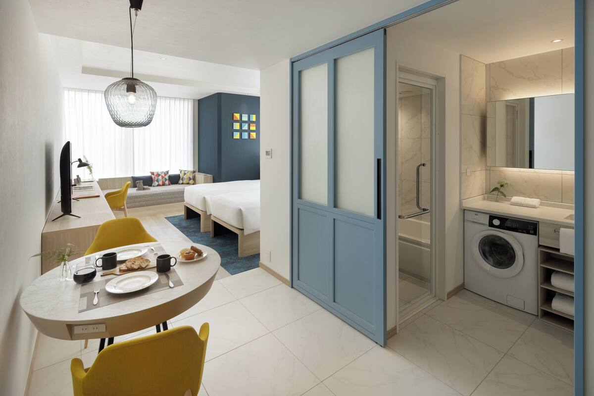 Premium Twin Room (with Day Bed)