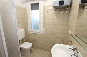 Apartment, 2 Schlafzimmer, Terrasse, Gartenblick | Badezimmer