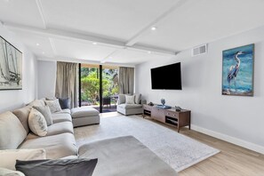 TV, video games - The Ocean View at Sandy Cove (Siesta Key)