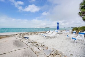 Property grounds - The Ocean View at Sandy Cove (Siesta Key)