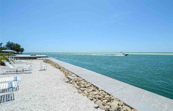 Property grounds - The Ocean View at Sandy Cove (Siesta Key)
