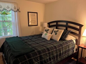 6 bedrooms, iron/ironing board, WiFi, bed sheets