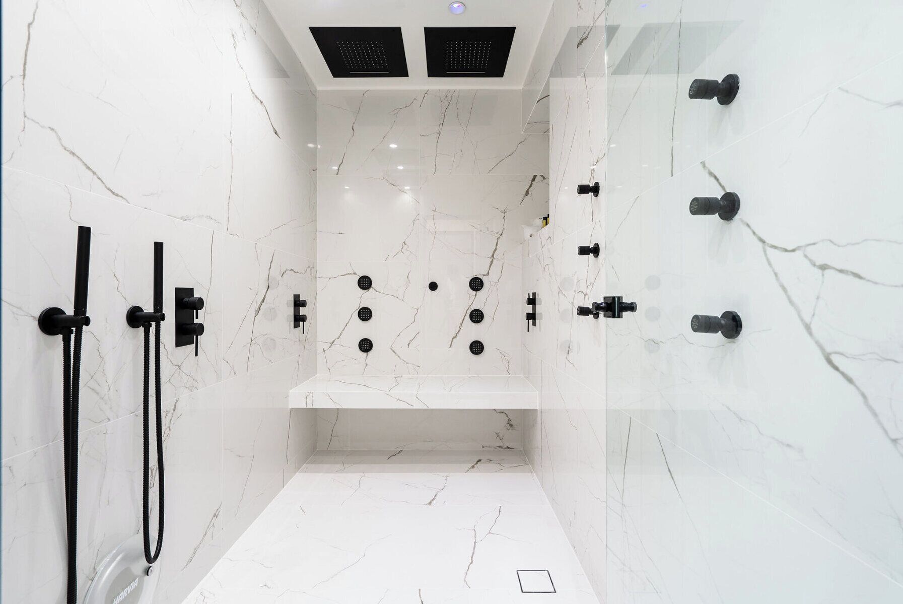 シャワー、ヘアドライヤー、ビデ、タオル