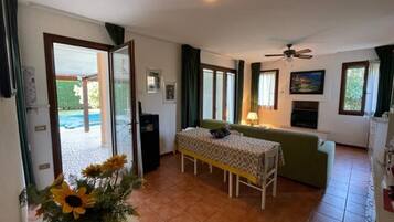 Villa, 3 Bedrooms, Private Pool, Garden View | Living room