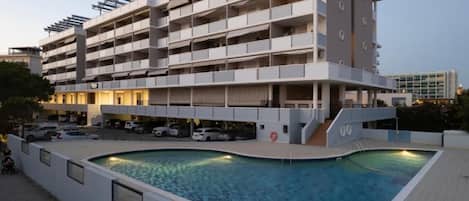 Estudio, balcón, vistas al mar | Piscina | Una piscina al aire libre