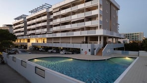 Appartement, plusieurs chambres, balcon, vue océan | Piscine