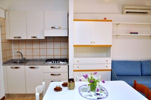 Apartment, Mehrere Schlafzimmer, Balkon, Meerblick | Innenbereich