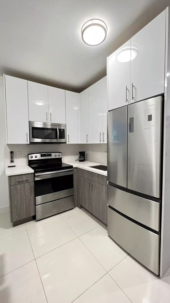 Basic Apartment | Private kitchen