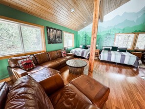 3 chambres, bureau, fer et planche à repasser, lit parapluie