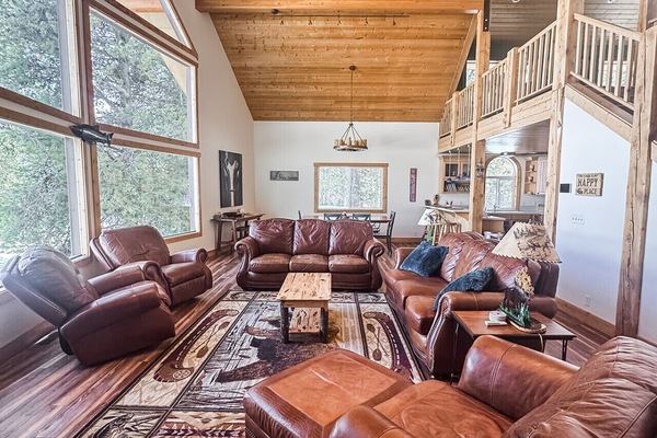 Una Smart TV, una chimenea, videojuegos