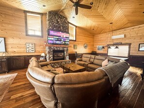 Smart TV, chimenea y videojuegos 