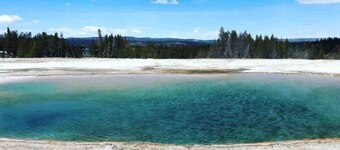 Kantada Retreats on the Green Sleeps 20 WiFi HOT TUB near Yellowstone