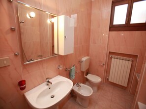 Appartement, 3 chambres, terrasse, vue jardin | Salle de bain