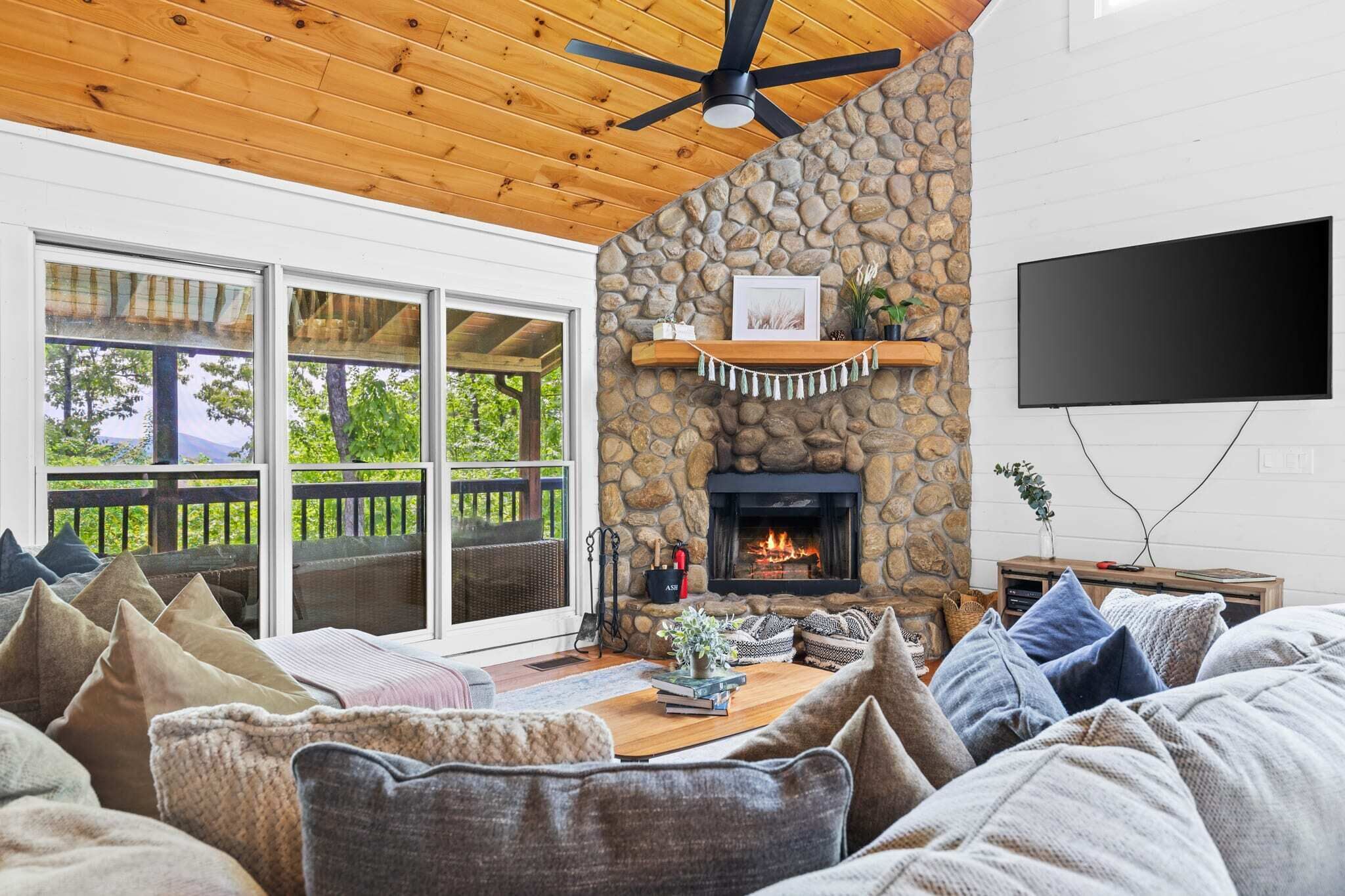 Hot Tub I Mountain View I Game Room I Sleeps 18