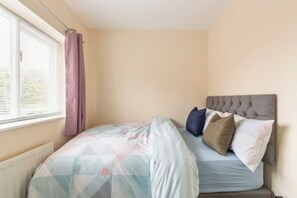 3 bedrooms, iron/ironing board, free WiFi, bed sheets - New Manchester Getaway Home (Manchester)