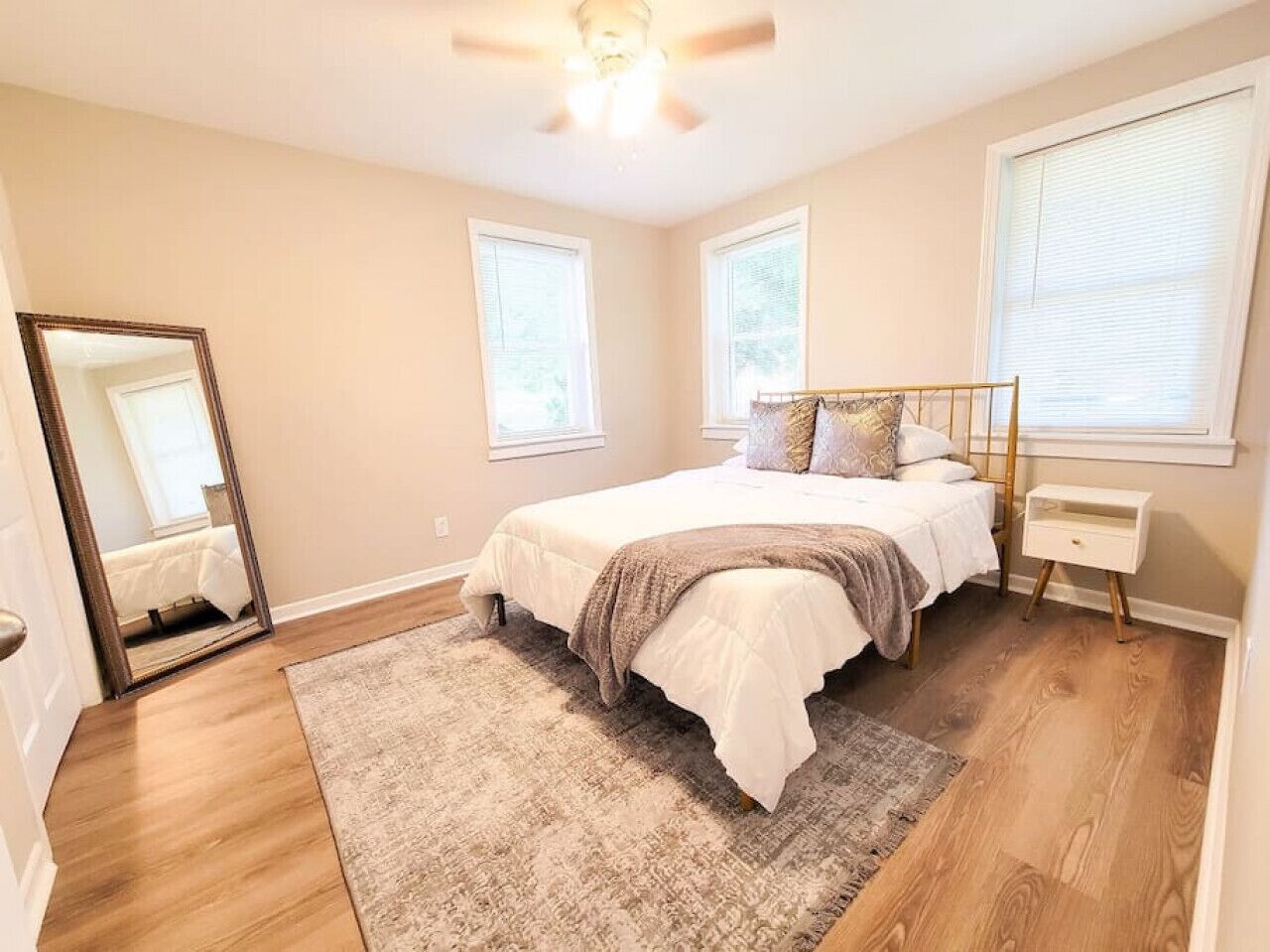 Central 2BR | Near USC & 5 Points