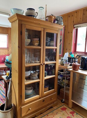 Interior - LoveJoy Cottage in quaint historic Coupeville. views of Penn Cove - Pet friendly (Coupeville)